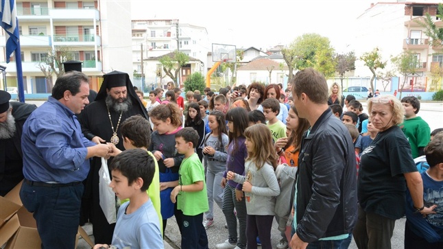 (Δελτίο Τύπου) Σχολικά είδη από την «Αποστολή» σε μαθητές στην Ιερά Μητρόπολη Λαγκαδά 
