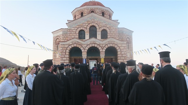 (Αναδημοσίευση) Πολυαρχιερατικός Εσπερινός εις τον Ιερό ναό Αγίου Δημητρίου της Ιεράς νήσου της Τήνου