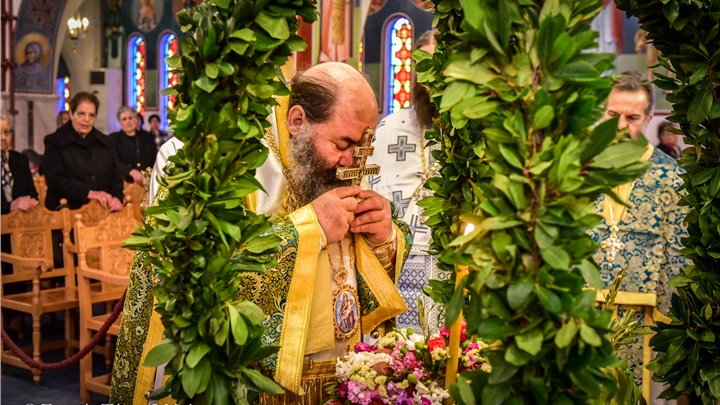 (Δελτίο Τύπου) Αρχιερατική Θεία Λειτουργία την Κυριακή της Σταυροπροσκηνύσεως εις τον Ι.Ν. Αγ. Κων/νου και Ελένης - Ασσήρου