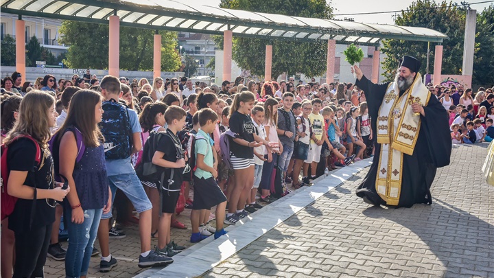 (Δελτίου Τύπου) Από τους Αγιασμούς σε Σχολεία και την επίσκεψη του νέου Διοικητή της 194MLRS