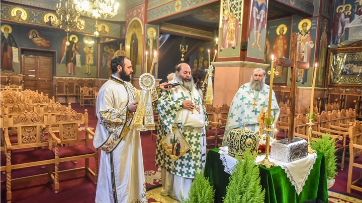 (Δελτίο Τύπου) Αρχιερατική Θεία Λειτουργία Κυριακή της Σταυροπροσκυνήσεως...