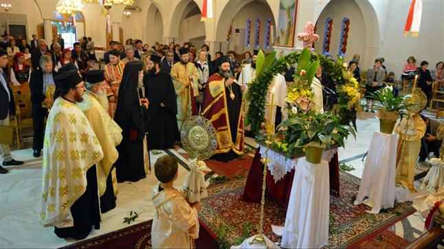 (Φωτογρ. Υλικό) Υποδοχή του Τιμίου Σταυρού της παλαιάς Επισκοπής Λητής και Ρεντίνης εις τον Ι.Ν. Αγ. Κωνσταντίνου και Ελένης-Ασσήρου