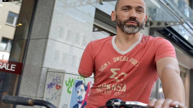 German police apologise for fining one-armed cyclist for riding...