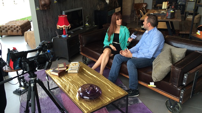 Smart solution for decoration in show 