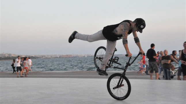 Φιγούρες που κόβουν την ανάσα - Δείτε τον παγκόσμιο πρωταθλητή 2009 να 