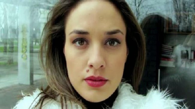 She takes a picture of herself every year - will shock you the...