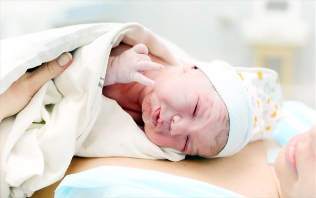 Touching video of the first 100 days of a baby born prematurely