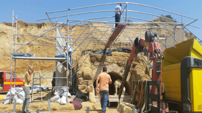  Excavations at Amphipolis from above -All grandeur of the tomb...