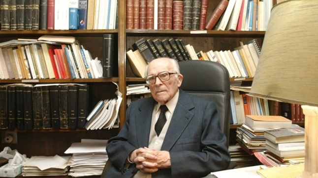 The leading Greek philologist Emmanuel Kriaras makes the Institute...