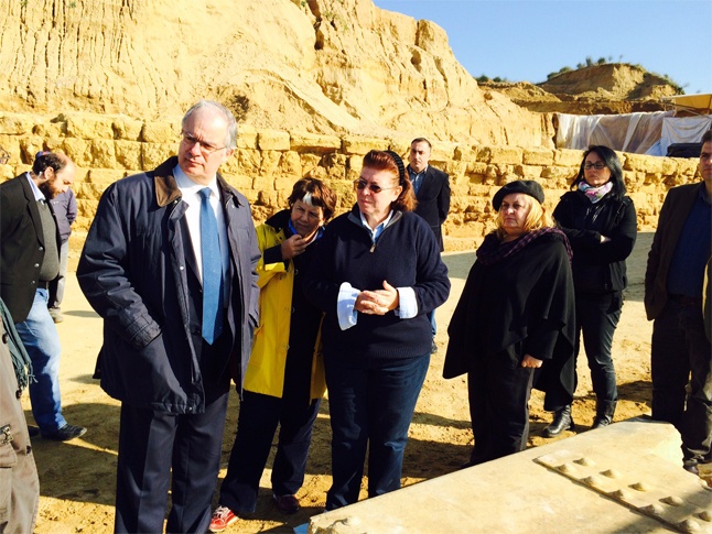 The Culture Minister about the latest finds in the Amphipolis...
