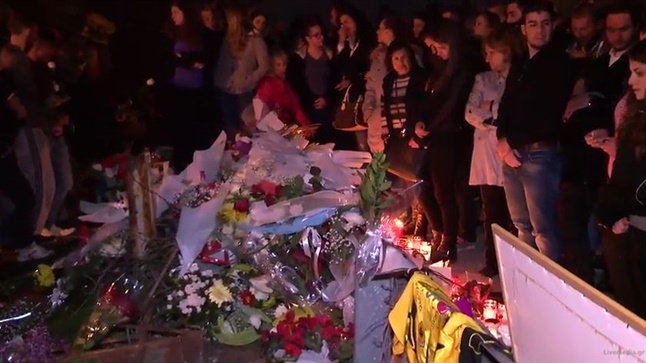 Συγκέντρωση θαυμαστών & φίλων στο σημείο δυστυχήματος - Ζωντανά...