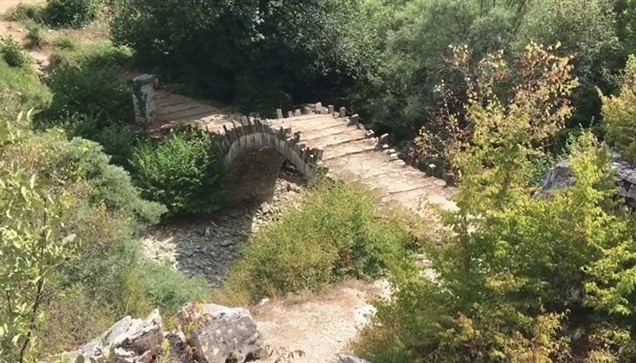 Στολίδια των Ζαγοχωρίων χαρακτηρίζονται τα γνωστά πέτρινα γεφύρια....