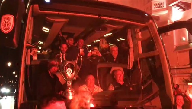 Η αποστολή του ΠΑΟΚ έφτασε στο Λευκό Πύργο με παίκτες του Δικεφάλου...