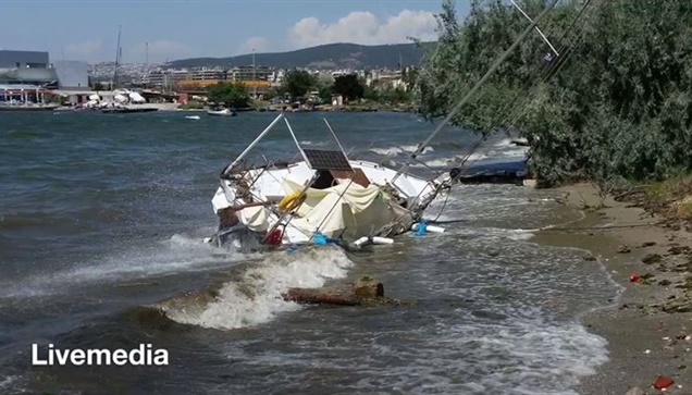 Παρασύρθηκε από τους θυελλώδεις ανέμους Ιστιοφόρο που ήταν αγκυροβολημένο...