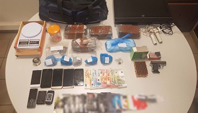 Εξαρθρώθηκαν δύο συμμορίες που ενέχονται σε διακίνηση ναρκωτικών...