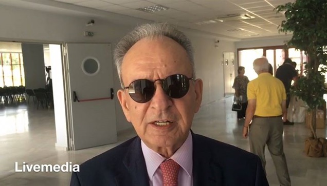 Ένας ακόμα πρώην πρόεδρος της Βουλης, ο Δημήτρης Σιούφας, χαιρετίζει στο Livemed...