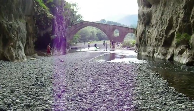 River trekking στο φαραγγι της Πορτιτσας.  