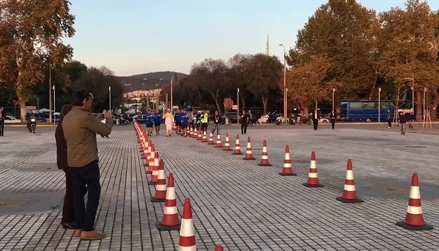 Η Ολυμπιακή φλόγα έφτασε πριν από λίγο στο άγαλμα του Μ Αλεξάνδρου....