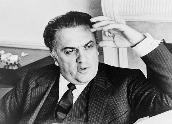 ΜΙΑ ΜΕΡΑ ΣΑΝ ΚΙ ΑΥΤΗ.   Αριστουργηματική ακροβασία μεταξύ ρεαλισμού...