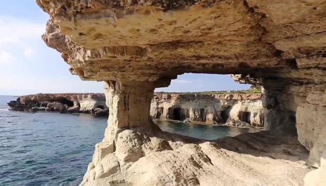 Στίς Βραχοσπηλιές του Cavo Greco  στην Κύπρο  