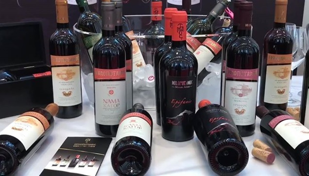 Mε τον master chef της νηστείας και του οίνου

Ευλογία η συζήτηση με τον πατέρα ...