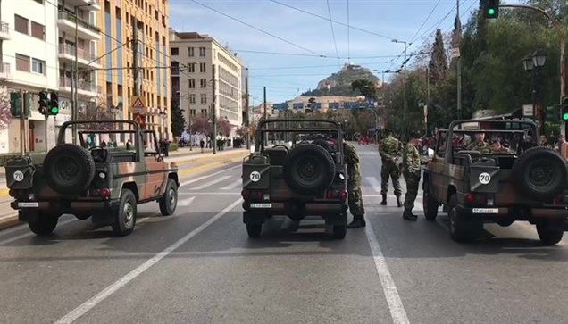 Όλα έτοιμα πριν από την παρέλαση, στην Αθήνα. 