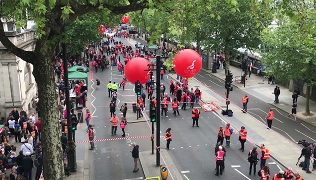 Thousands of workers m...