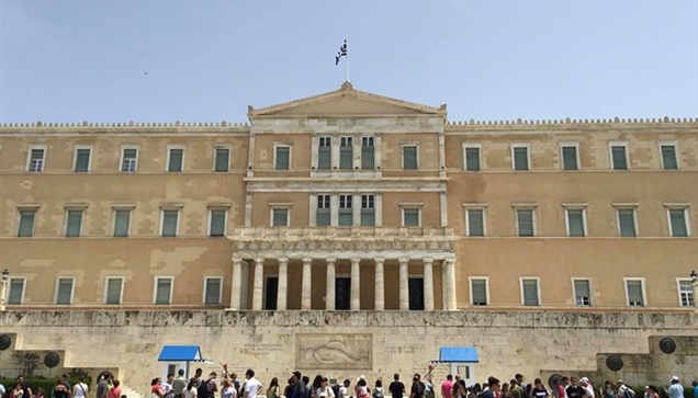 2018 και η χώρα ένα απέραντο δημόσιο και στις ιδιωτικές εταιρίες....