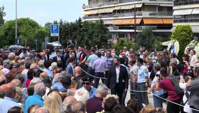 Υποδοχή του πρωθυπουργού στην κηδεία του Χάρρυ Κλυνν με φωνές....