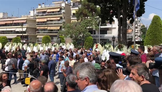 Παντού αστυνομία και ασφάλεια στην κηδεία του Χάρρυ Κλύνν. Περιμένοντας...