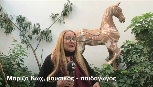 «Το ξανθό κορίτσι της Σαντορίνης»  Οι εκδόσεις Μεταίχμιο μας...