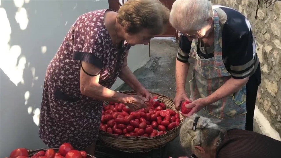 Τα μυστικά του σπιτικού ντοματοπελτέ   Τι Μαμαλάκης, Πετρετζίκης,...