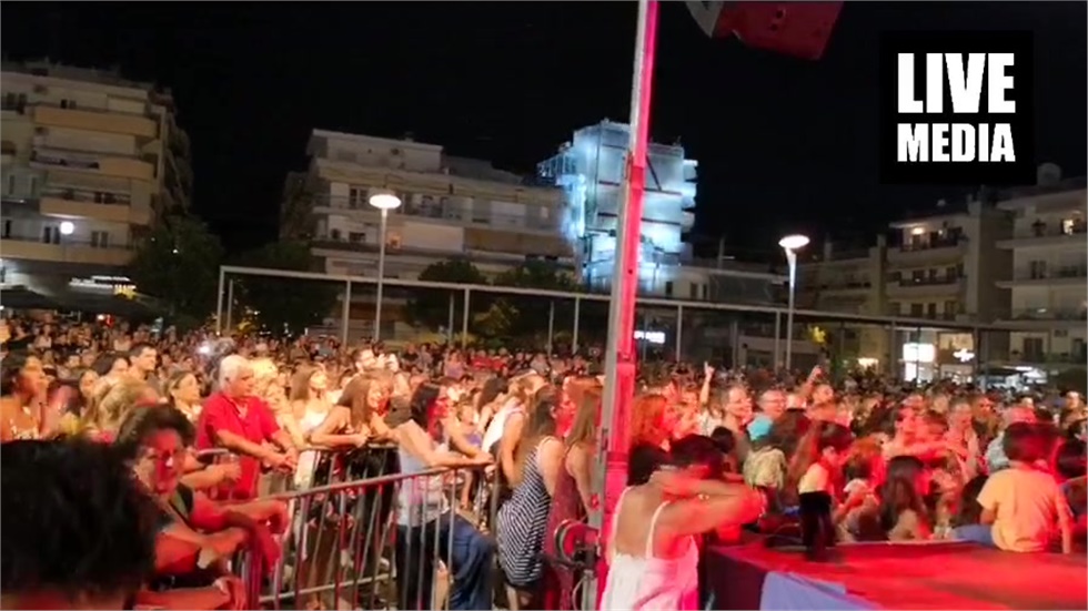 Ζωντανά η Ελένη Τσαλιγοπούλου στην Πλατεία Προσφυγικού Ελληνισμού...