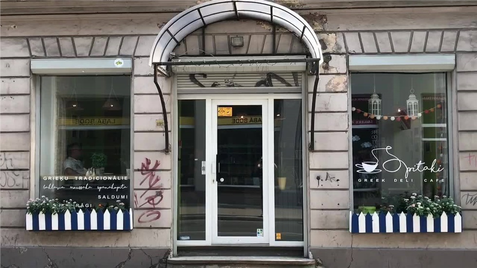 Το πιο γλυκό spitaki με παραδοσιακά γλυκά, μπακλαβαδάκια, σάμαλη,...