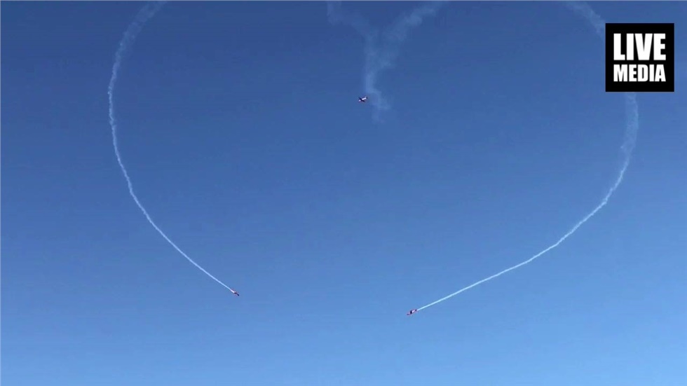 Ουράνια καρδιά από τους Red Arrows 