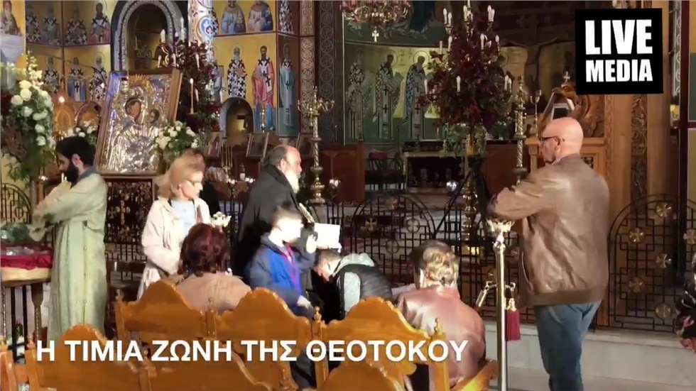 Πλήθος πιστών προσέρχεται για να προσκυνήσει την Τίμια Ζώνη της...