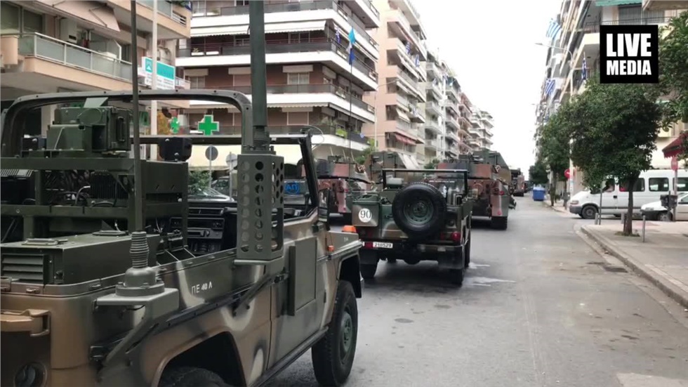 Προετοιμασία οχημάτων λίγο πριν τη στρατιωτική παρέλαση της 28ης...