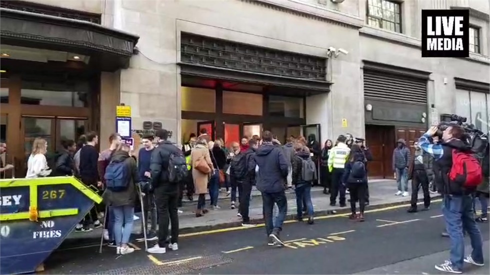 Police has stormed Son...