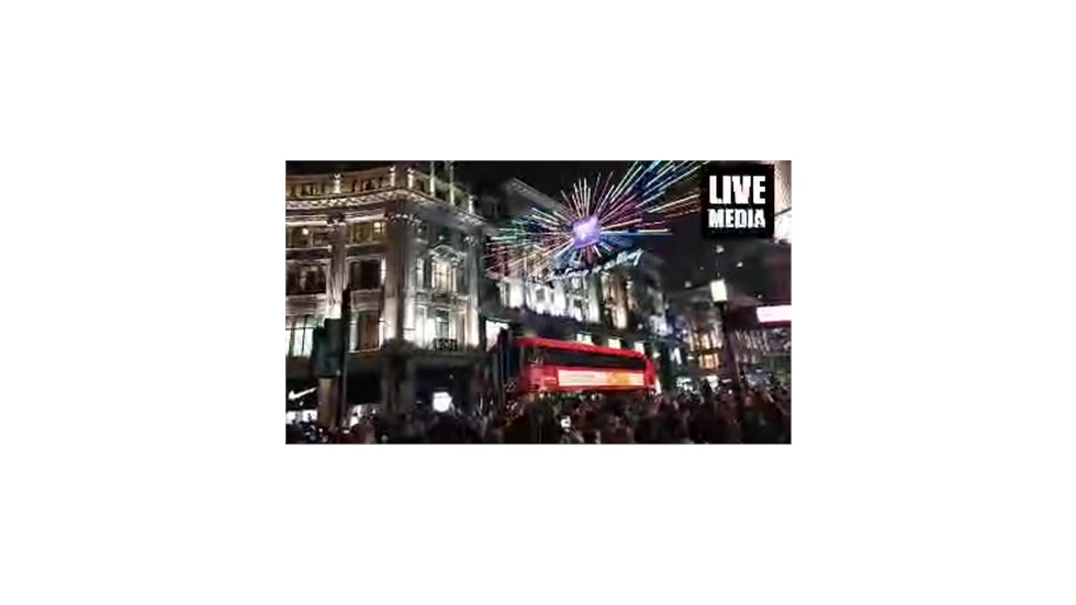 Oxford Street lights u...