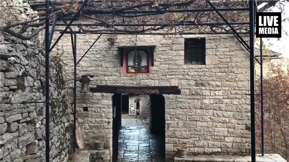 Στην Αγία Παρασκευή στη χαράδρα του Βίκου  Σε ένα από τα παραδοσιακά...