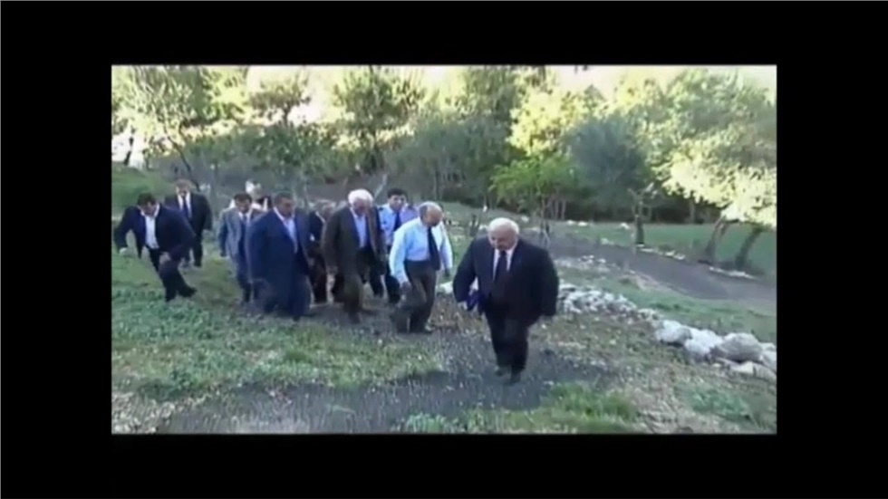 Ο Κωστής Στεφανόπουλος στη Δερβιτσάνη, Οκτώβριο 2004. «Ο μόνος...