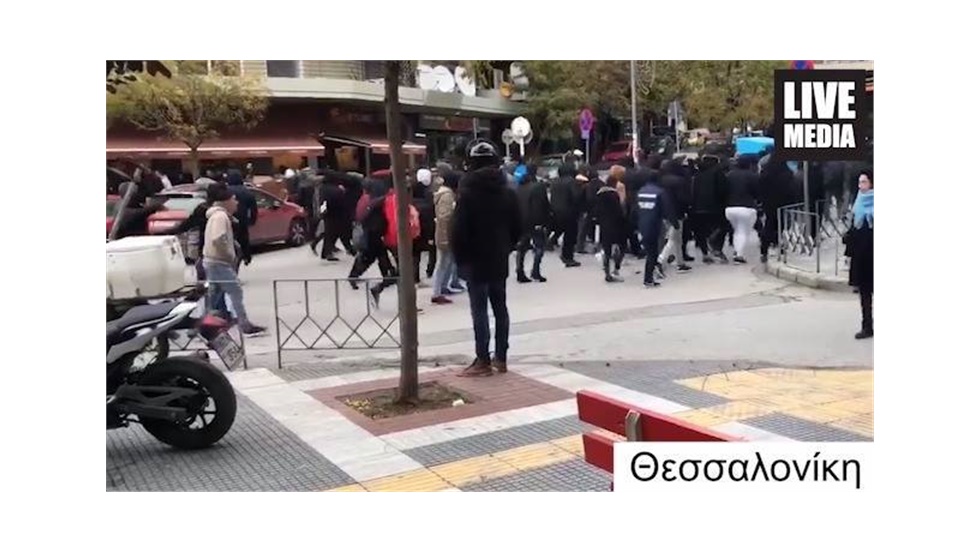 Εκατοντάδες μαθητές από πολλά σχολεία της Ελλάδας βγήκαν στους...