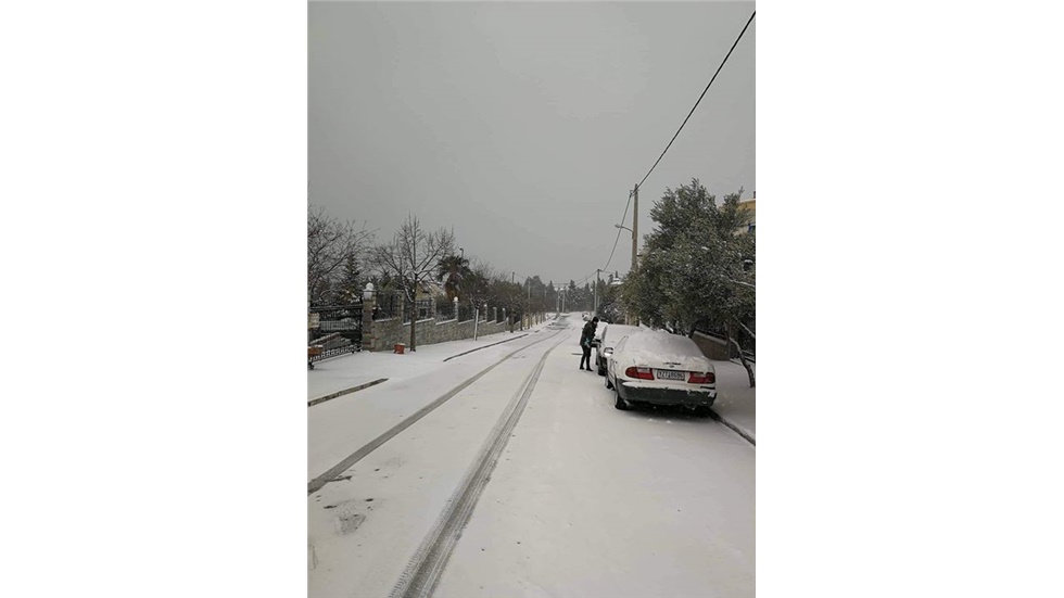 Το χιόνι πέφτει πυκνό και στο Ωραιόκαστρο.  