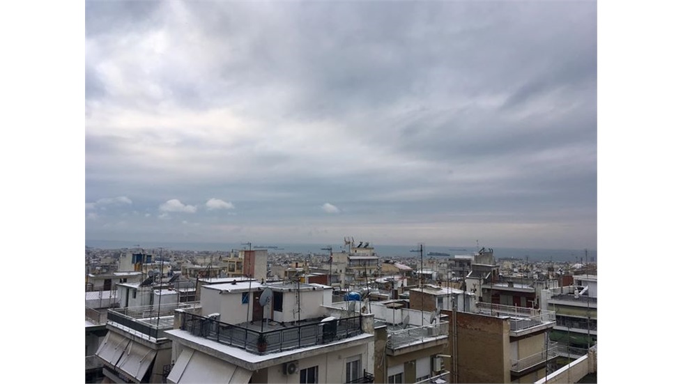 Θέα... με χιόνι η Θεσσαλονίκη.   