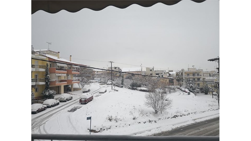 Σάββατο πρωί και η χιονόπτωση ξανάρχισε. 