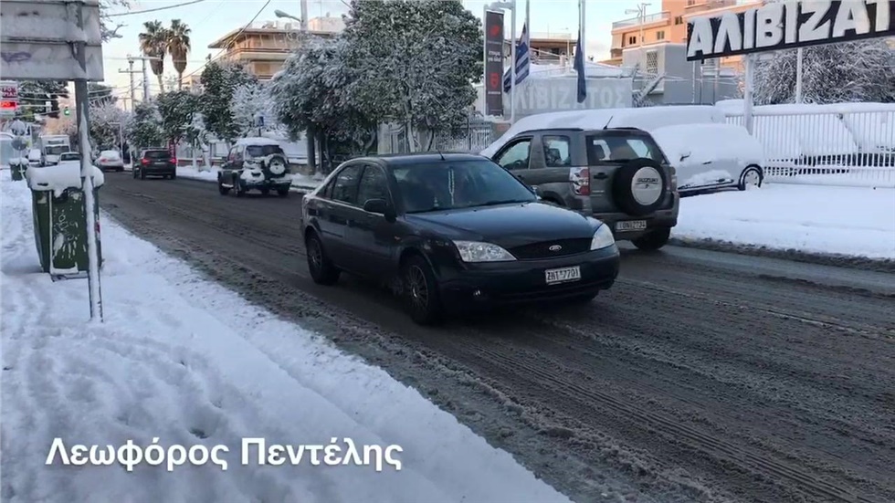 Η λεωφόρος Πεντέλης στο ύψος του Χαλανδρίου αυτή την ώρα. Τα...