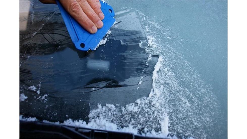 Πώς να διώξετε τον πάγο από το παρμπρίζ και τις κλειδαριές.

Κρύο, χιόνι, παγωνι...