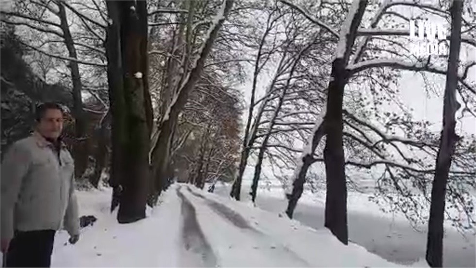 Βόλτα στην παγωμένη λίμνη Καστοριάς... 
