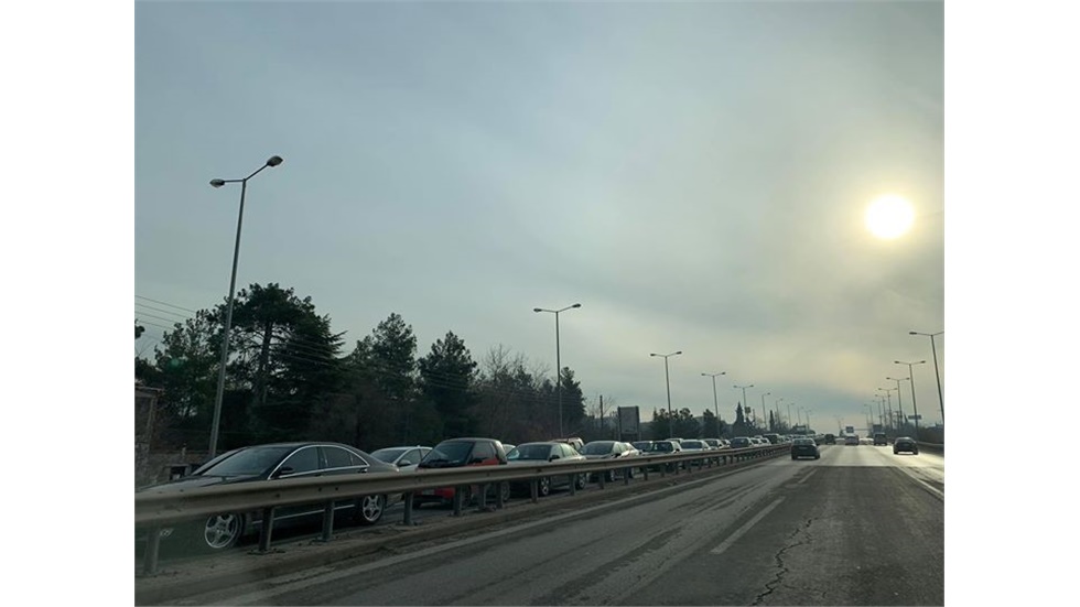 Κλειστή η Κωνσταντίνου Καραμανλή στο ρεύμα προς την είσοδο της...