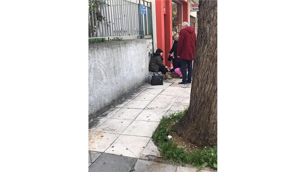 Πλάκες - παγίδες στον Άγιο Αντώνιο Περιστερίου  Σωριάστηκε  κάτω...